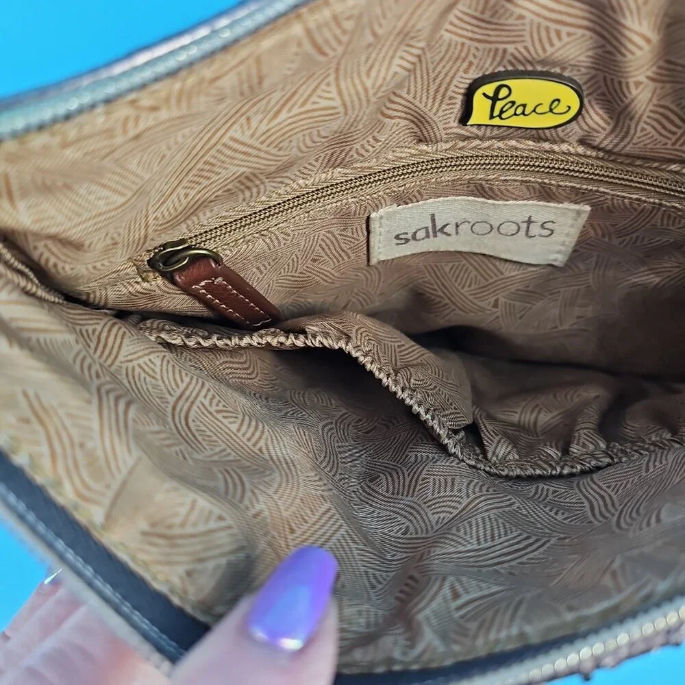 🌿 Sakroots Patchwork Canvas & Leather Crossbody - Picture 10 of 15